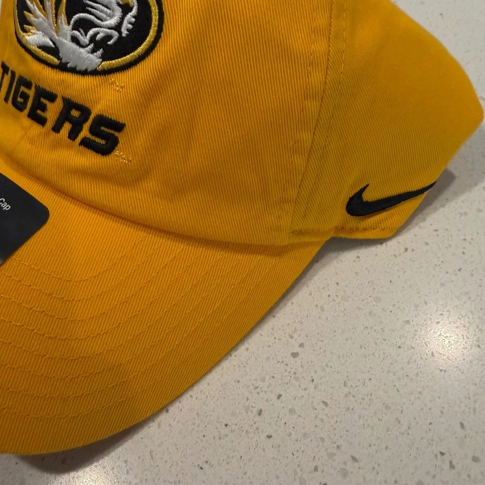Nike Missouri‎ Tigers Club Cap Authentic Team Issue Adjustable Hat Gold C13499